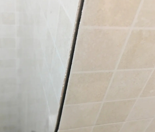赤城瓷砖空鼓维修公司分享阳台瓷砖脱落的修复过程可以分为以下几个步骤